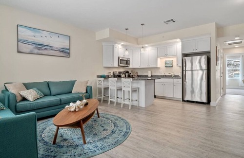 Hampton Condo | Harbor Haven | Walk to Beach | A/C | 1 Level