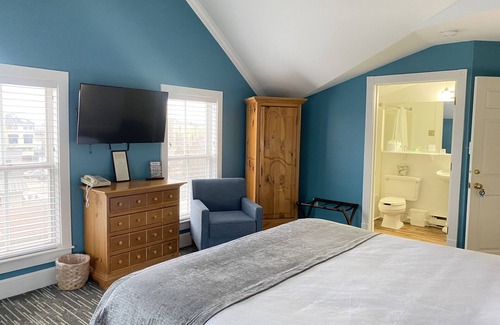 Grand Haven Bed & Breakfast | Harbor House Inn