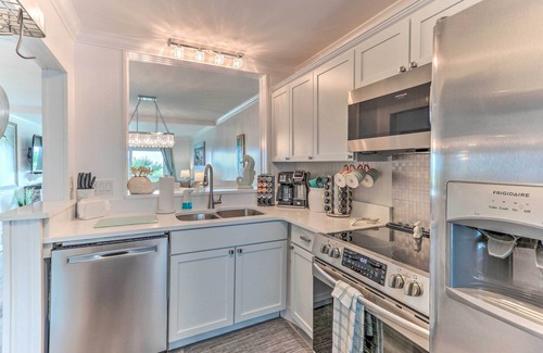Oceanmarsh Subdivision Condo | Harbor Island Beach Retreat - Steps to Ocean!