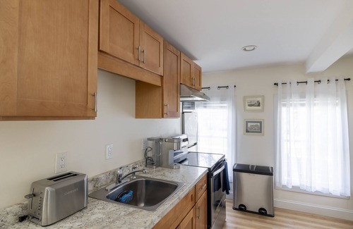 Rockport Apartment | Harbor Retreat ★ Ocean View ★ Heart of Downtown ★