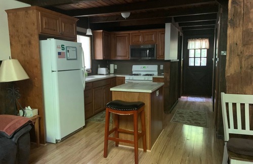 Harbor Springs Cottage | Harbor Springs 2 Bedroom Cottage Close to Boyne Highlands & Nubs Nob