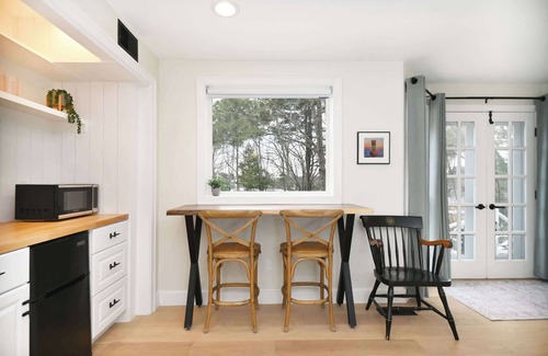 York Apartment | Harbor View – Cozy Retreat for 2