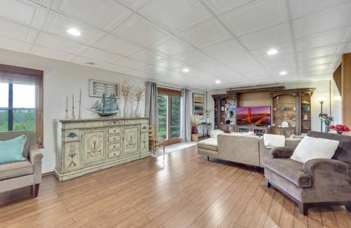 Petoskey House | Harbor View Getaway