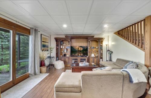 Petoskey House | Harbor View Getaway