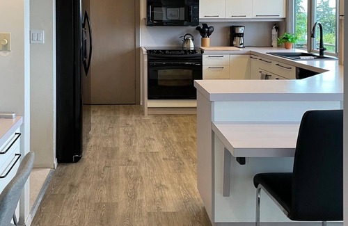 Oak Harbor House | 'Harbor View Grand'—Grand View, Home, Hot Tub, Sauna, and Concert Grand Piano.