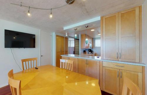 Waikiki Apartment | Harbor View Plaza #1203