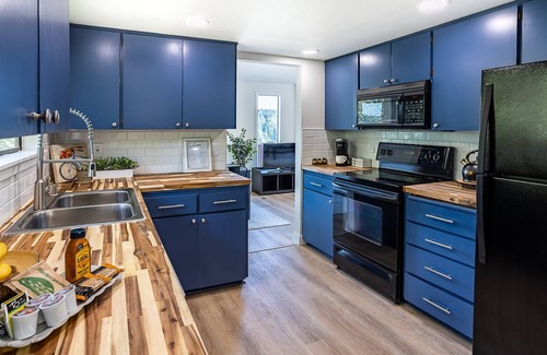 Gig Harbor House | Harbor Views, Enjoy Restaurants & More Nearby