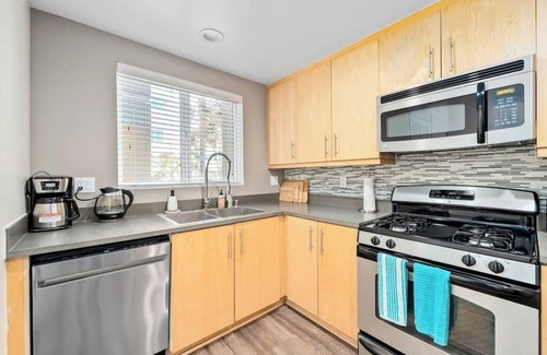 Marina del Rey Apartment | Harbor Views Retreat By Venice Beach In Marina MDR