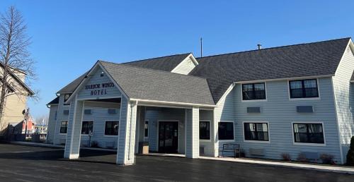 Sheboygan Hotel | Harbor Winds Hotel