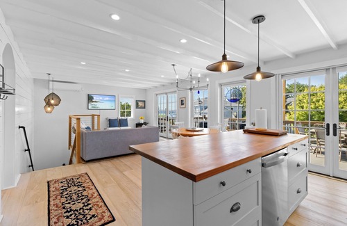 Rockland House | Harborside Cottage, walk to town