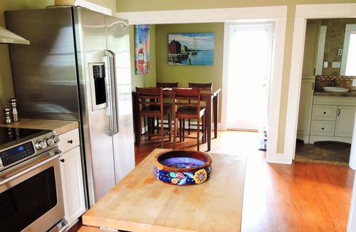 Gig Harbor Cottage | Harborview Cottage, located in the middle of everything Gig Harbor has to offer.