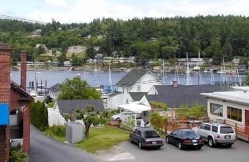 Gig Harbor Cottage | Harborview Cottage, located in the middle of everything Gig Harbor has to offer.