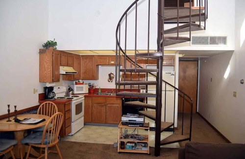 Gold Beach Condo | Harborview Summary: H
