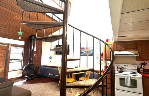 Gold Beach Condo | Harborview Summary: H