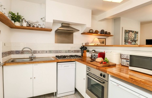 Weymouth Cottage | HARBOUR CATCH COTTAGE, pet friendly, with a garden in Weymouth