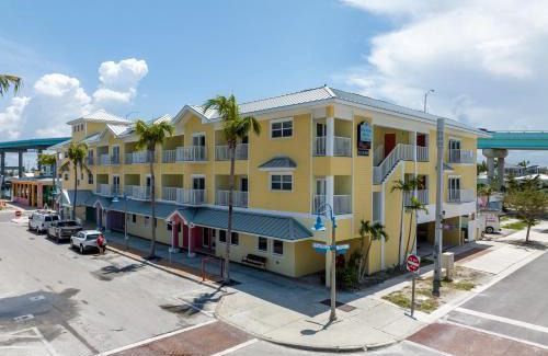Fort Myers Beach Apartment | Harbour House at the Inn Unit 213 condo