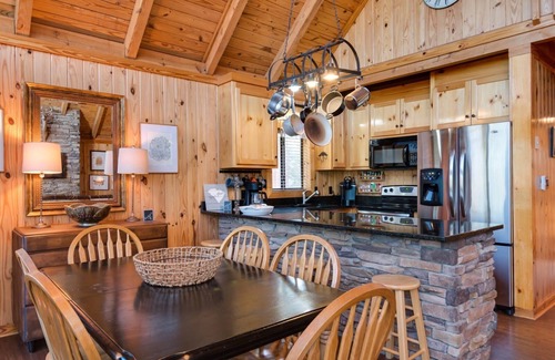 Six Mile Ski Chalet | Harbour Pointe Chalet with Boat Slip