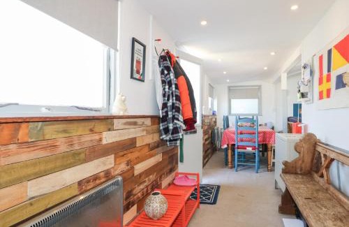 Pagham House | Harbour Road Quirky Beach Railway Carriages