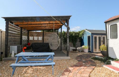 Pagham House | Harbour Road Quirky Beach Railway Carriages