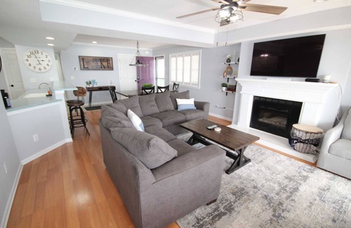 Lakeland Condo | Harbour Towne Condo - Beautifully Decorated, Incredible Lake View, Minimal Steps, Inquire for Slip!