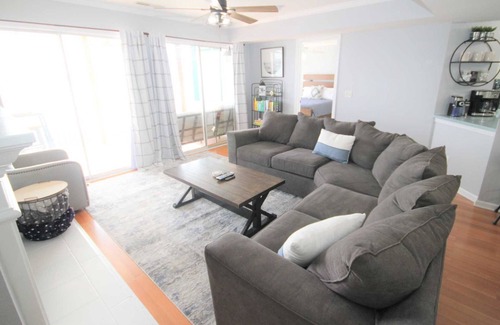 Lakeland Condo | Harbour Towne Condo - Beautifully Decorated, Incredible Lake View, Minimal Steps, Inquire for Slip!