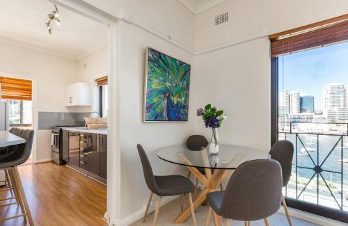 McMahons Point Apartment | Harbourfront Art Deco Hall - Sought-after in Sydney