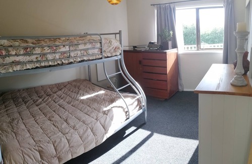 Raglan House | HarbourViews, North Facing and recently renovated.