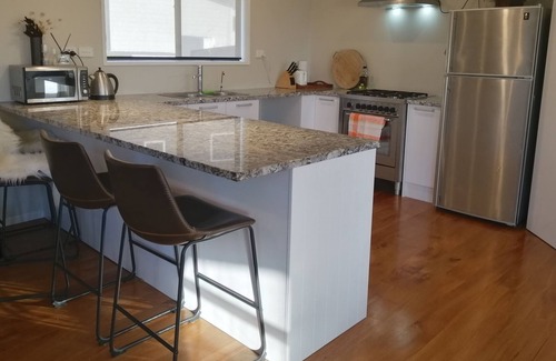 Raglan House | HarbourViews, North Facing and recently renovated.