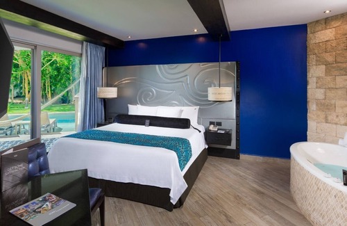 Puerto Aventuras Resort | Hard Rock Riviera Maya - Heaven Deluxe Swim-Up W/ King Bed