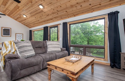 Sulphur Apartment | Hard to find Cabin - perfect at the top of the range, close to Arbuckle Lake