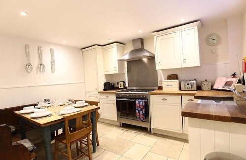 Chipping Norton Cottage | HARE HOUSE, pet friendly, with open fire in Chipping Norton