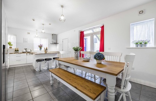 Bournemouth House | Harewood Haven: 1930s 8 Bed Luxury House