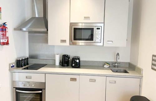 Bristol Floating Harbour Apartment | Harford House Studios 01 - Hopewell