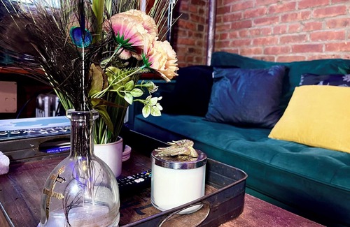 Harlem Apartment | Harlem's Charm Hideaway Edgy 1-bedroom Apartment.
