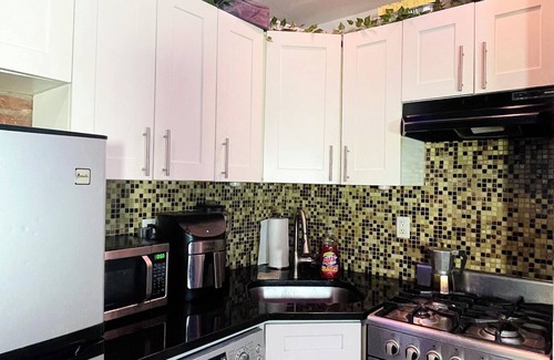 Harlem Apartment | Harlem's Charm Hideaway Edgy 1-bedroom Apartment.