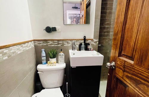 Harlem Apartment | Harlem's Charm Hideaway Edgy 1-bedroom Apartment.