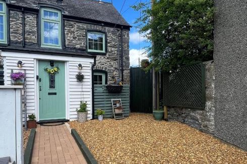 Llangernyw House | Harlequin Cottage