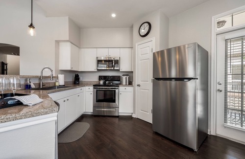 Rogers Condo | Harmon Haven Bike-Friendly Contemporary Condo w/Garage on The Greenway!