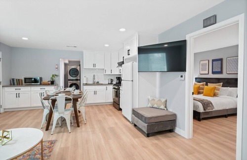 Baldwin Park House | Harmony Haven: 3BR Back House with Full Kitchen, Parking, Laundry, and Patio Bliss!