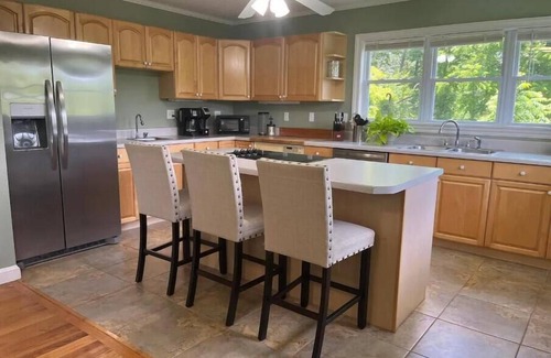 Mill Spring House | Harmony House-Near TIEC & Vineyards,Pool Table,Fire Pit,Sleeps 8,Mountain Views