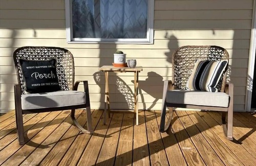 Mill Spring House | Harmony House-Near TIEC & Vineyards,Pool Table,Fire Pit,Sleeps 8,Mountain Views