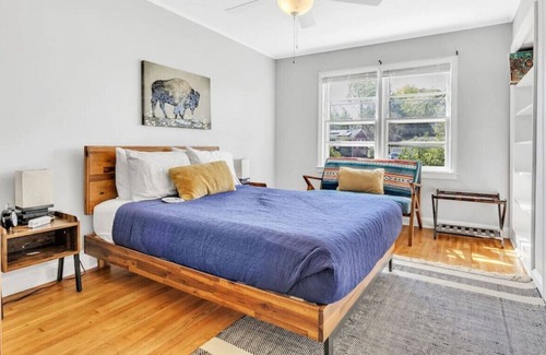 Dunean House | Harmony Lane~ Retro-Inspired Home 3 Mi to DT GVL!