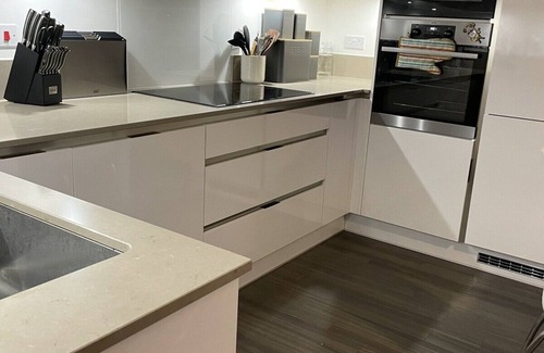 Harold Wood Apartment | Harold Wood Haven Next to Station Small Dogs OK