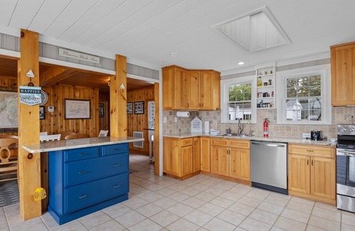 Gloucester House | Harolds House-Sound Front Home with Dock
