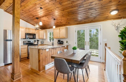 Millville Ski Chalet | Harpers Ferry Cabin: Hot Tub, Deck, Fire Pit, WiFI