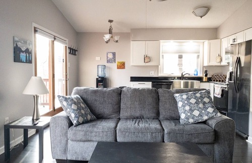Millville House | Harpers Ferry Mountain Retreat - 3 Bedroom Near Wineries w/Laundry & Fire Pit