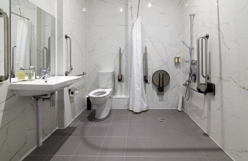 Isle of Lewis Cottage | Harris (Deluxe Bedroom) - a lews castle that sleeps 2 guests in 1 bedroom