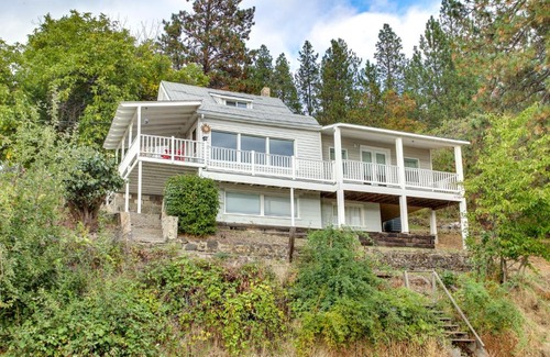 Harrison House | Harrison Getaway with Deck and Lake Views!