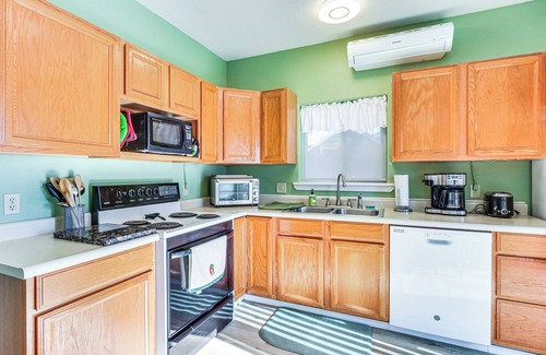 Harrison House | Harrison Home w/Grill & Lake Views: Walk to Town!