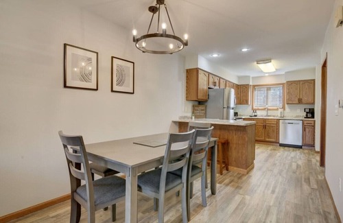 Lake Delton Condo | Harrison's Hideaway at Tamarack - Great Location!